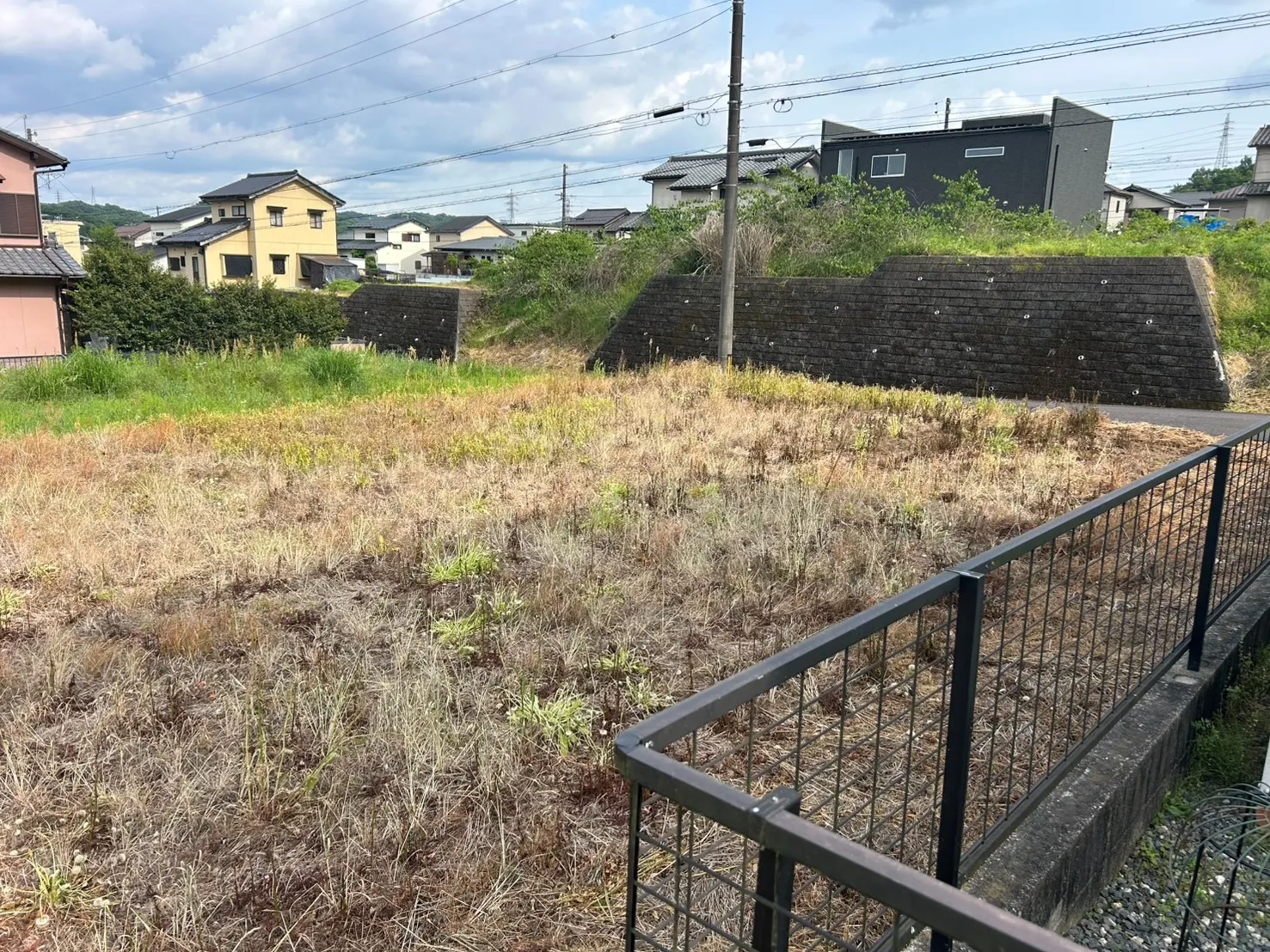 除草剤散布で根こそぎ防草対策